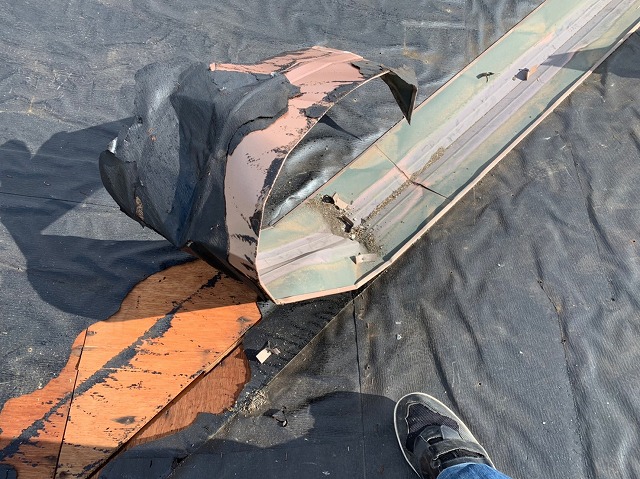 葺き替え工事谷板金撤去